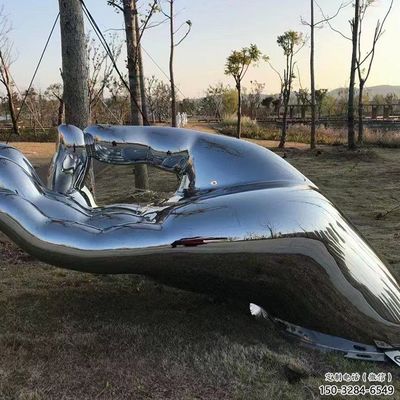 融合藝術與商業 景觀佛手與剪影觀音手雕塑在商業街與會議展覽服務中的文化實踐